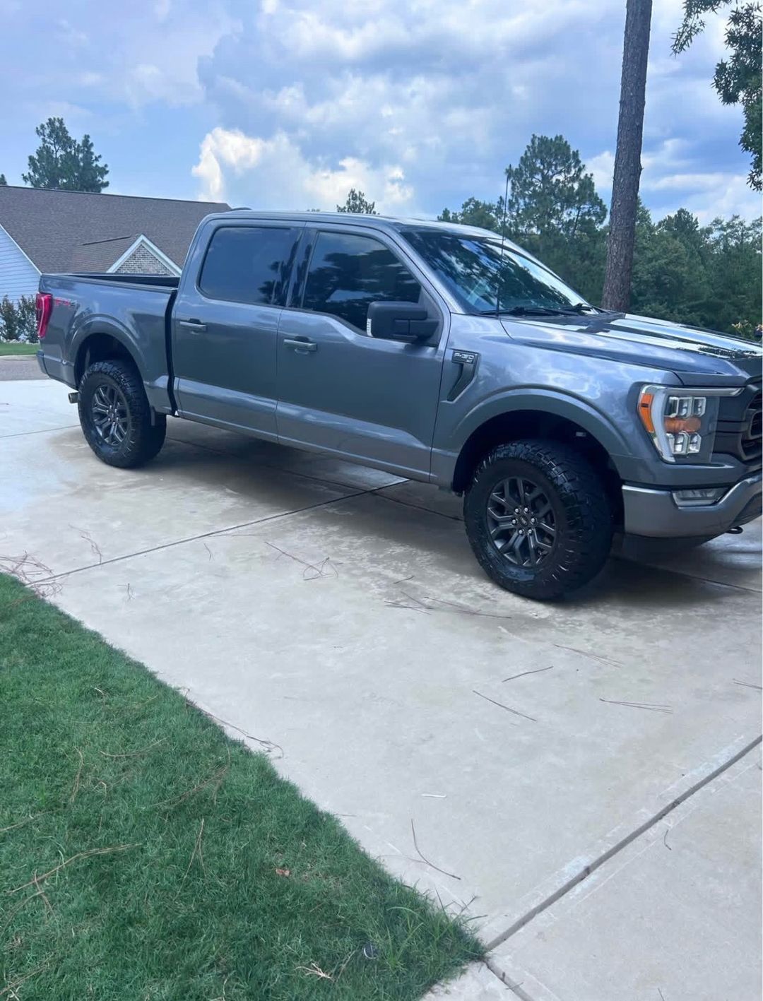 2023 Ford F-150 SuperCrew Cab XLT